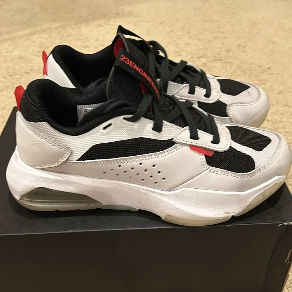 Jordan Air 200E size 6Y - Picture 4 of 7